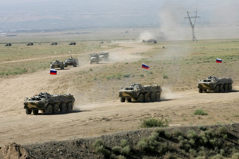 Руске тенковске снаге, хеликоптери крећу се према граници са Авганистаном