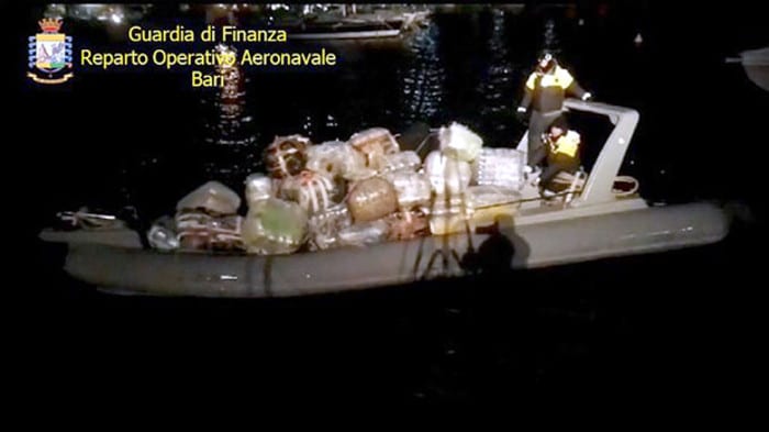 Италија: Заплењено преко две тоне марихуане на бродовима из Албаније