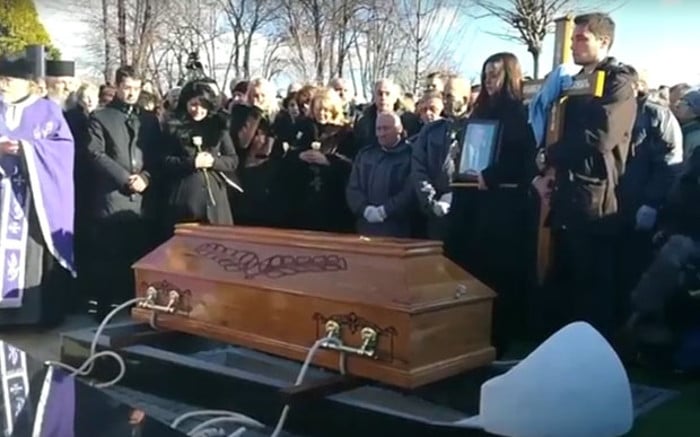 Сахрањен Оливер Ивановић (фото, видео)