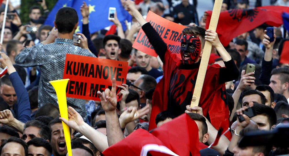 СКА ПРОБЉЕМ! Усвојен закон и албански је званични језик у Македонији