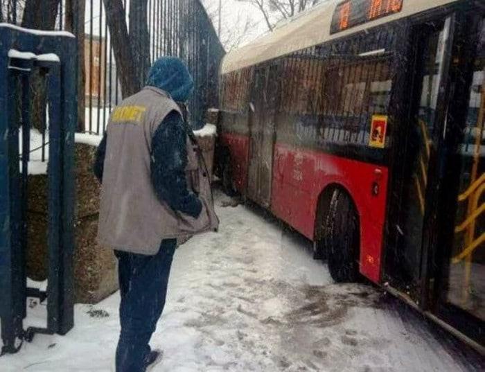 Уместо јелки и расвете, Београду у фебруару потребније гуме и акумулатори за аутобусе
