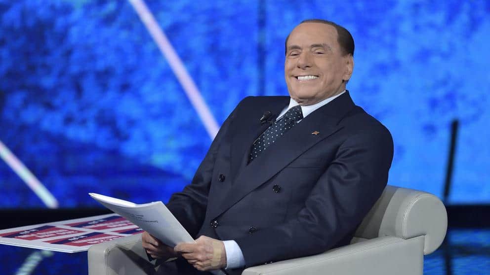 Берлускони "јаше" на челу деснице