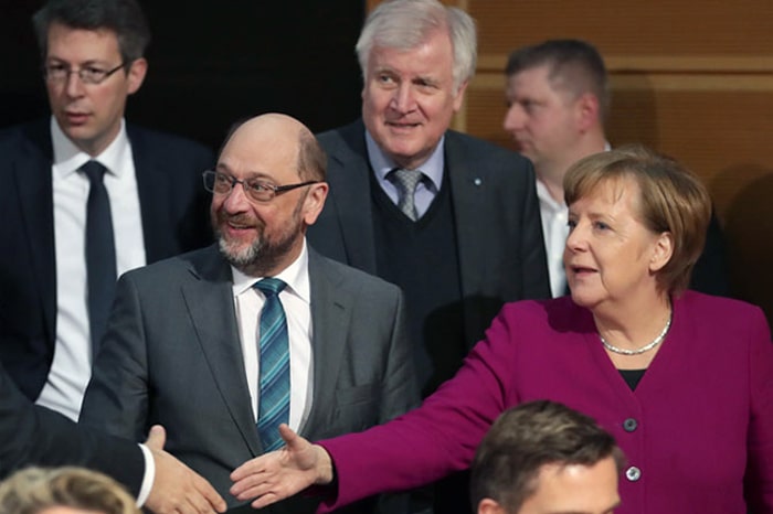 Меркел морала да социјалдемократама препусти и дипломатију и финансије