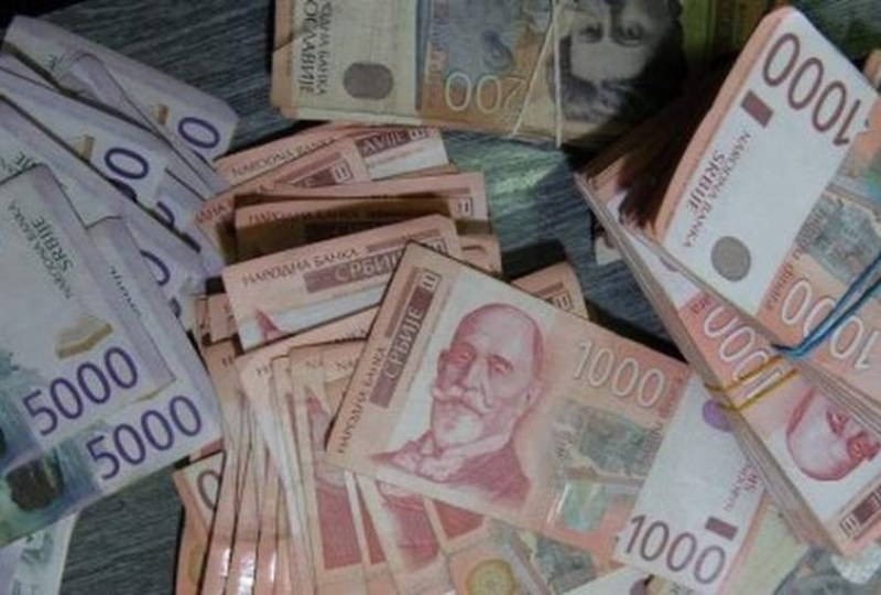 За “дозвољени минус” грађани Србије банкама годишње плате око 13 милијарди динара камате