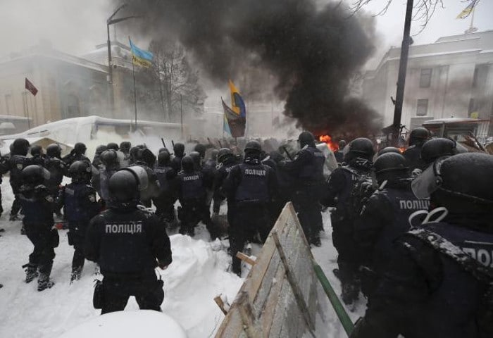Украјина: Опет хаос у Кијеву, преко 100 ухапшених (видео)