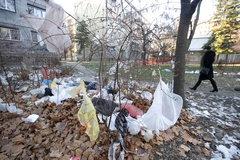 Србија и званично забрањује танке пластичне кесе