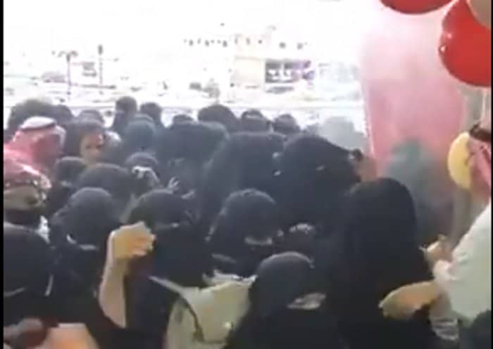 Саудијци по први пут у биоскопу (видео)