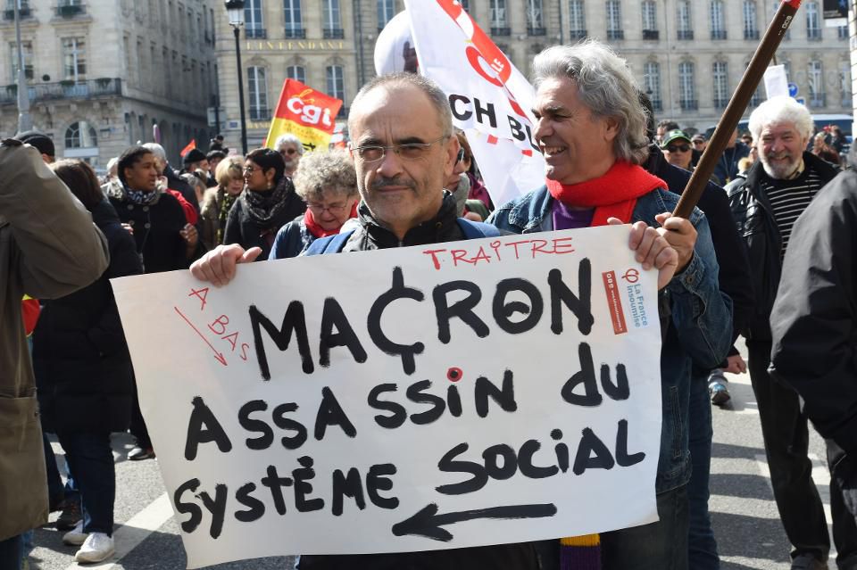 Француска: Штрајк железничара и особља „Ер Франса"