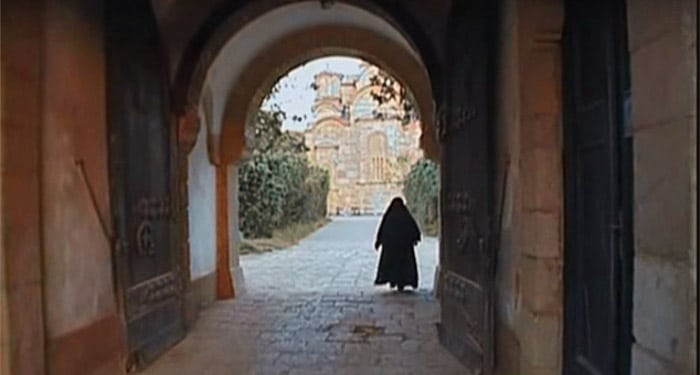 Документарни филм "Уска врата" - манастир Грачаница у зло време (видео)