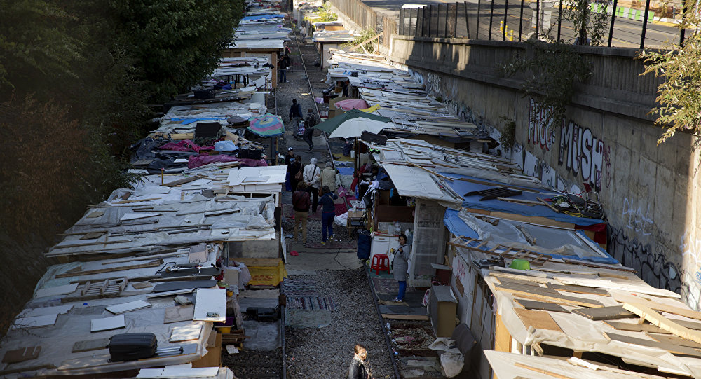 Француска расељава 2.300 миграната нагомиланих око париског канала