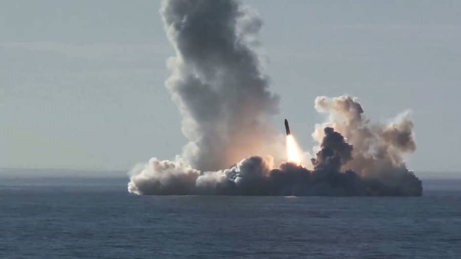 Руска нуклеарна подморница истовремено испод воде лансирала 4 интерконтиненталне ракете (видео)