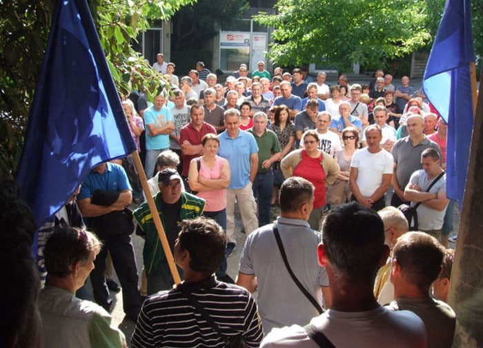 Штрајк због мањих плата у “Митросрему”