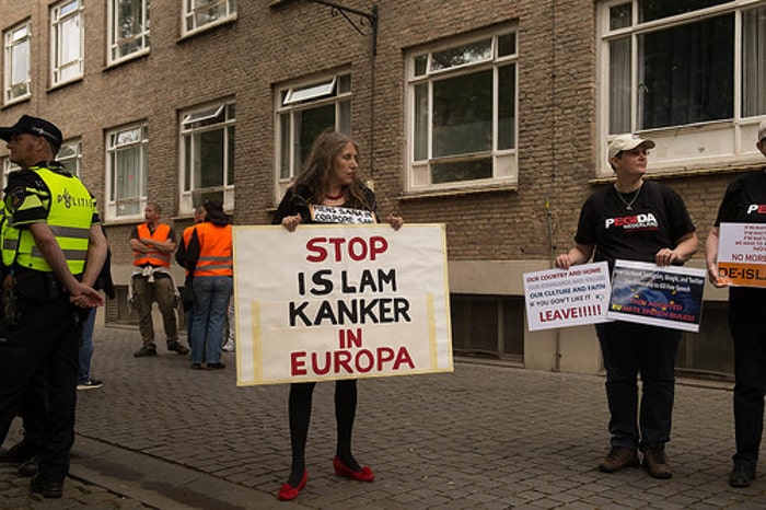 Холандија забранила ношење бурки - Десница: Затворићемо све џамије