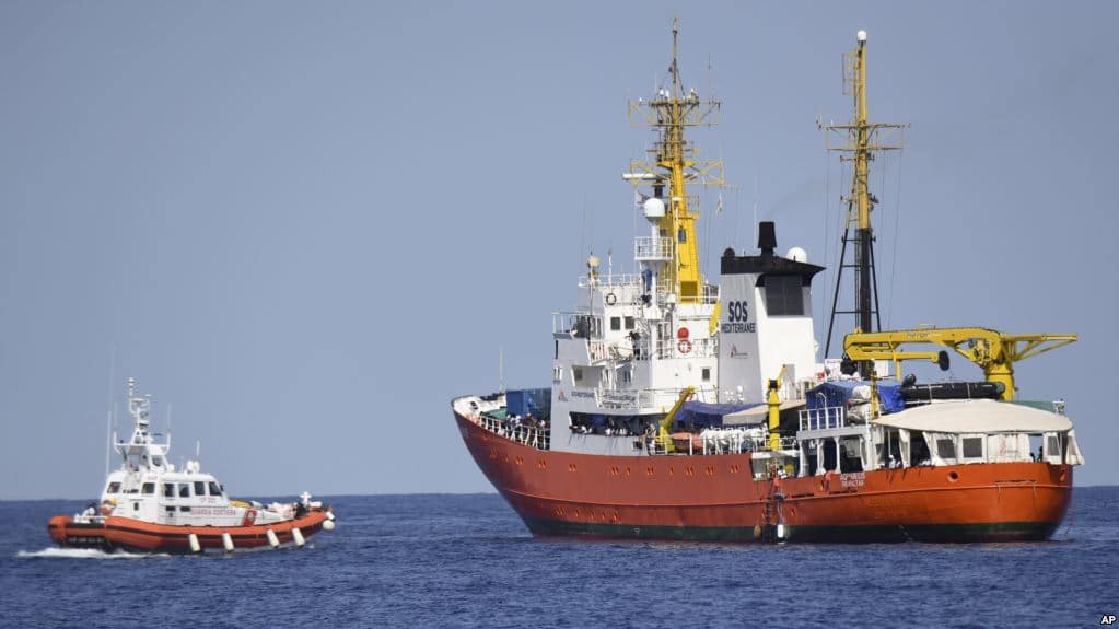 Италија: Блокиран улазак два брода са мигрантима