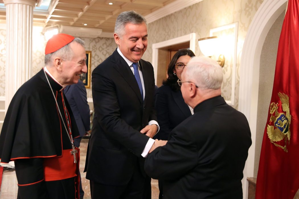 Црна Гора се окреће Ватикану и исламу, а насрће на Српску цркву