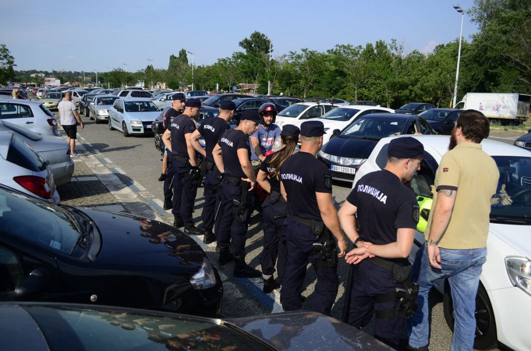 Полиција је јуче у Чачку ухапсила 17 људи на протесту због цене горива!