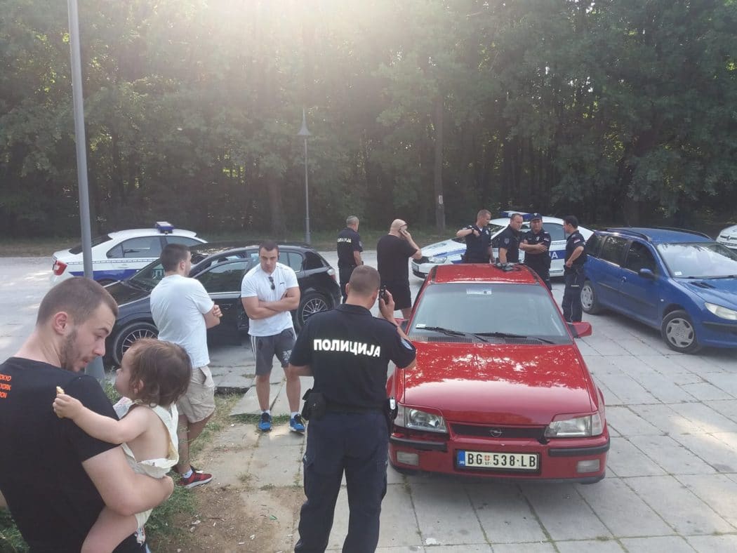 Београд: Полиција хапси људе и на паркингу?!
