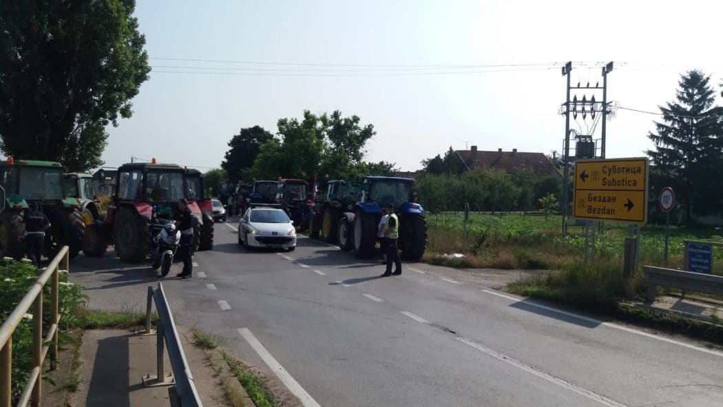 Трактори изашли на друмове у Банату, Сомбору, Малом Црнићу (фото)