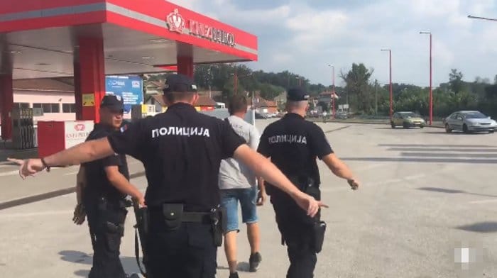 Полиција у Младеновцу ухапсила камионџију због постављеног питања (видео)