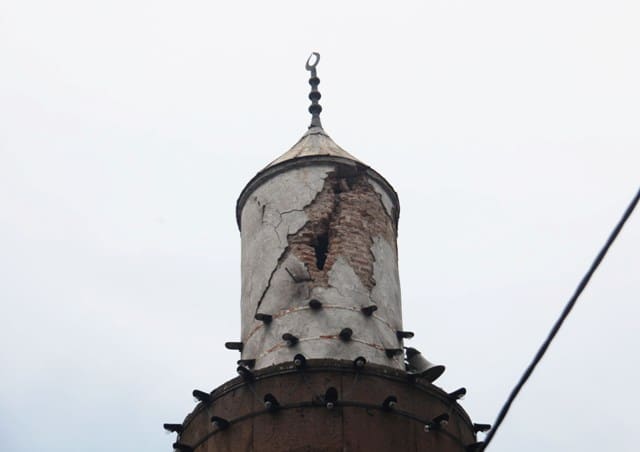 На Огњену Марију гром ударио и оштетио минарет Арап џамије у Новом Пазару (видео)