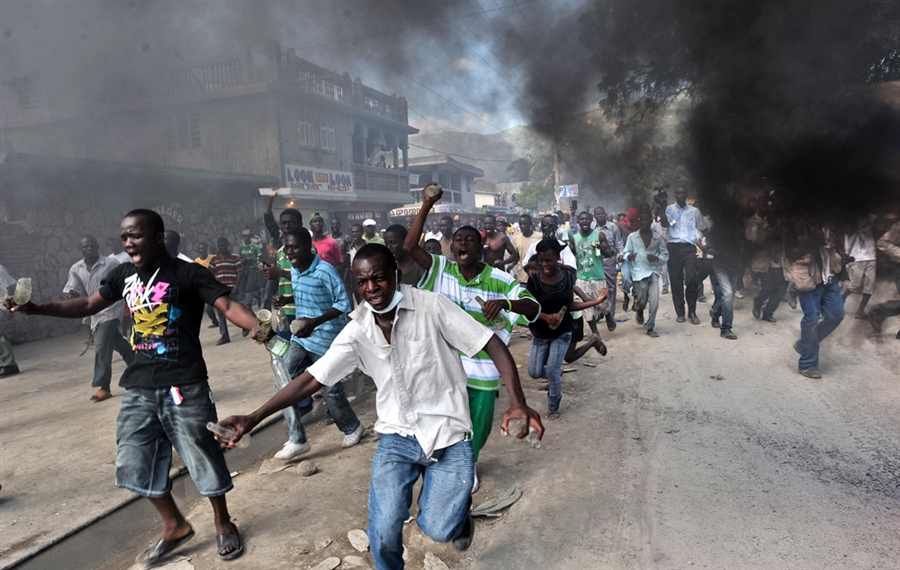 Хаити: Премијер поднео оставку након немира који су избили због покушаја владе да повећа цену горива