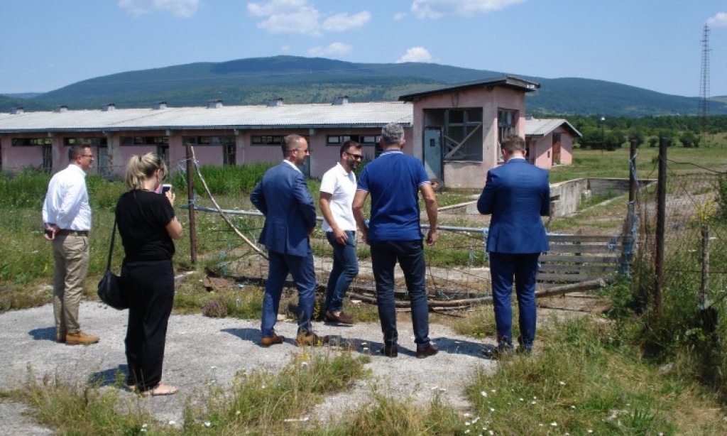 Изетбеговић насељава мигранте у напуштена српска села!