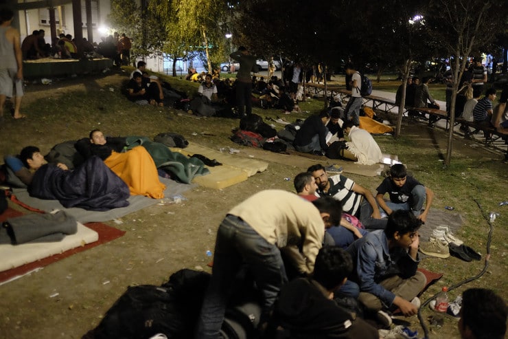 Цела Лозница у паници због миграната: Зашто медији ћуте шта се тамо дешава?