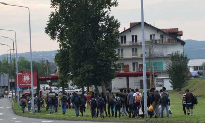 Како Вучићев режим увози мигранте из исламских земаља, наплаћује им „путарину“ и врши „арабизацију“ Србије и ЕУ