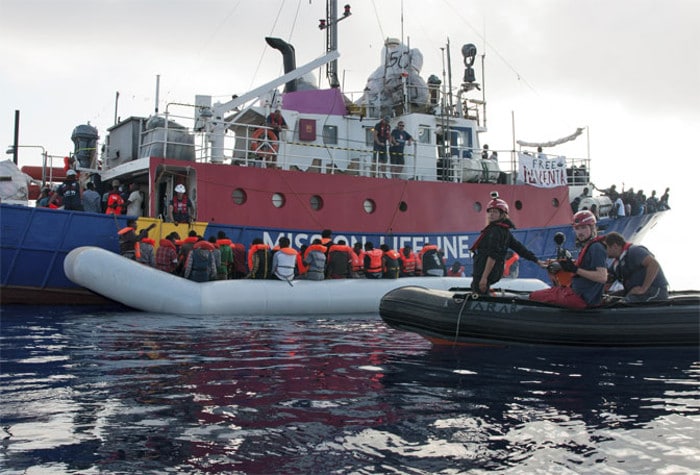 Европска Комисија: Исплатити државама 6.000 евра за сваког мигранта којег спасу у Медитерану