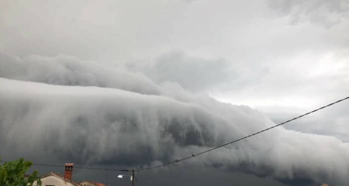 РХМЗ УПОЗОРАВА! У деловима Србије очекују се нови пљускови праћени олујним ветром