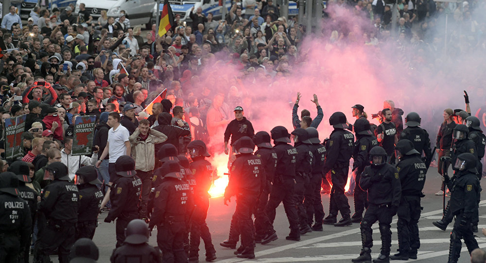 Немачка: После антиимигрантског протеста избили жестоки нереди у Чемницу (видео)