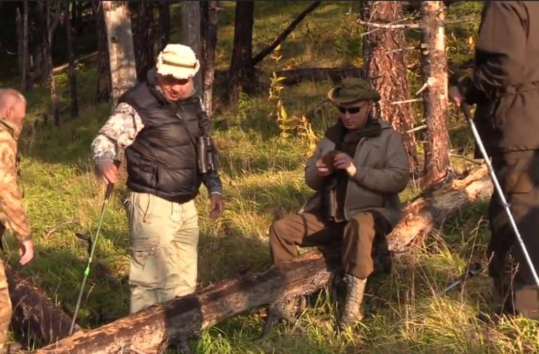 Путин, Шојгу и Бортњиков се одмарају у дивљини Сибира (видео)