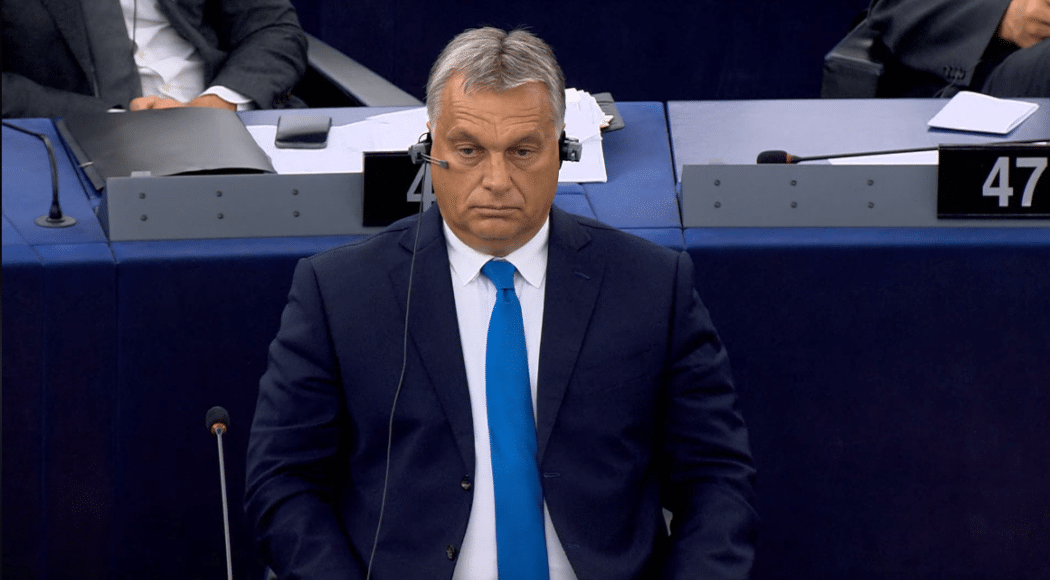 ХАОС У БРИСЕЛУ: Вође ЕУ вређале Орбана у лице, Фараж позвао Мађарску да напусти ЕУ! (видео)