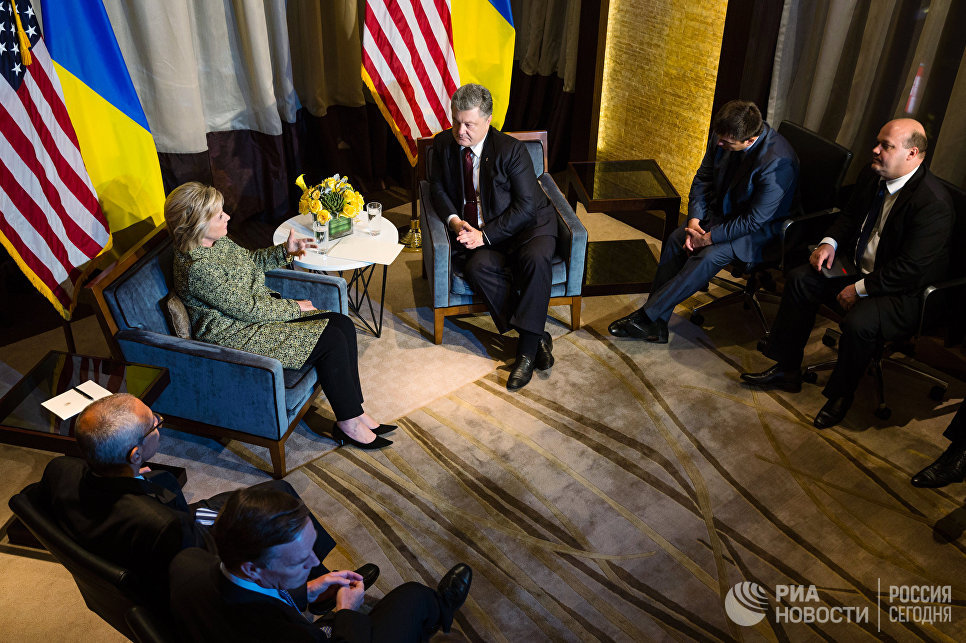 Украјински екс-дипломата открио да је Кијев помагао Клинтоновој да победи Трампа