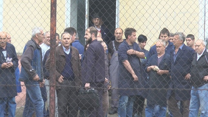 Радници поново спречили судске извршитеље да принудно преузму погон Фабрике резног алата у Чачку