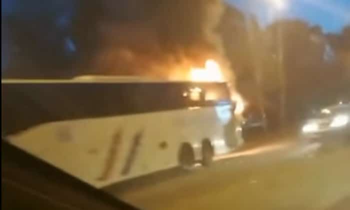 Гори аутобус на Новом Београду: Путници искакали у паници (видео)