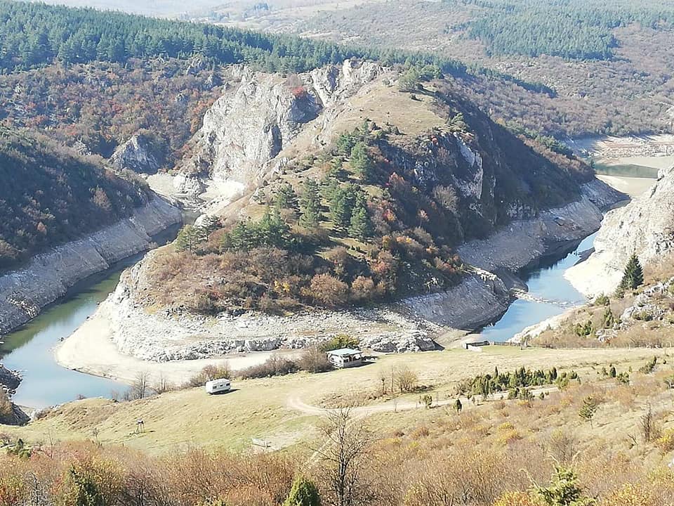 Србија: Зарад профита Вучићеве лоповске банде уништавју се реке, језера...