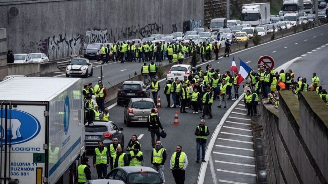Француска: Због високих цена горива блокирана складишта, 30 ухапшених за ноћ