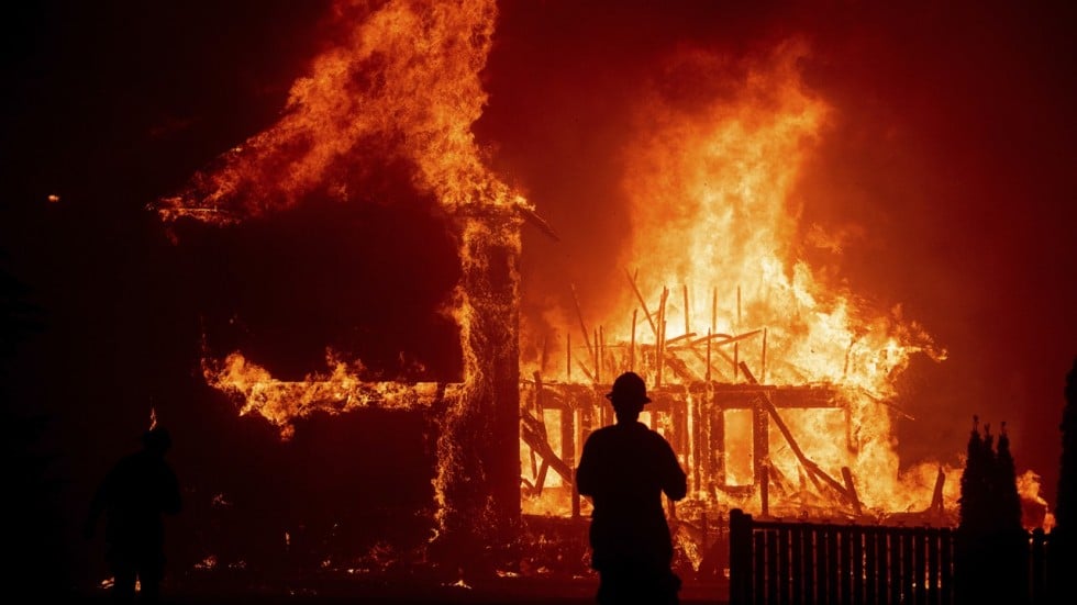 У калифорнијским пожарима страдало 76 људи док се 1.276 води као нестало (видео)