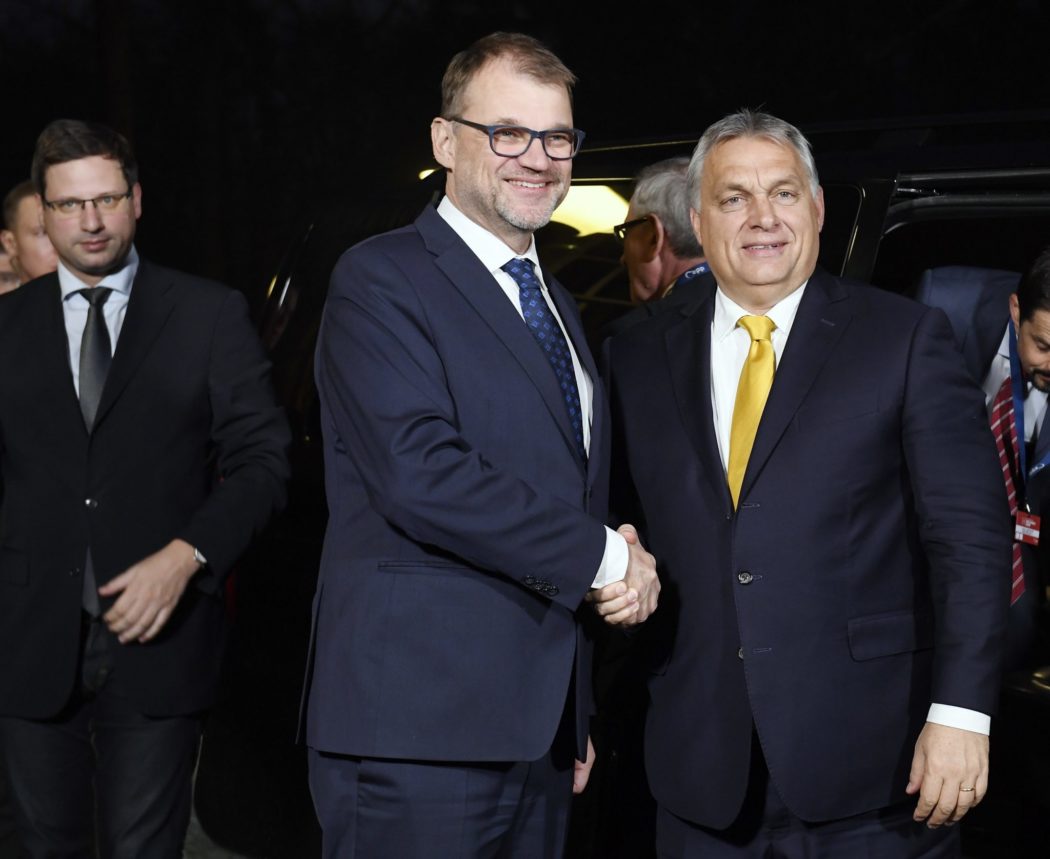 Орбан у присуству Меркелове: Европа ће бити народна Европа или неће постојати