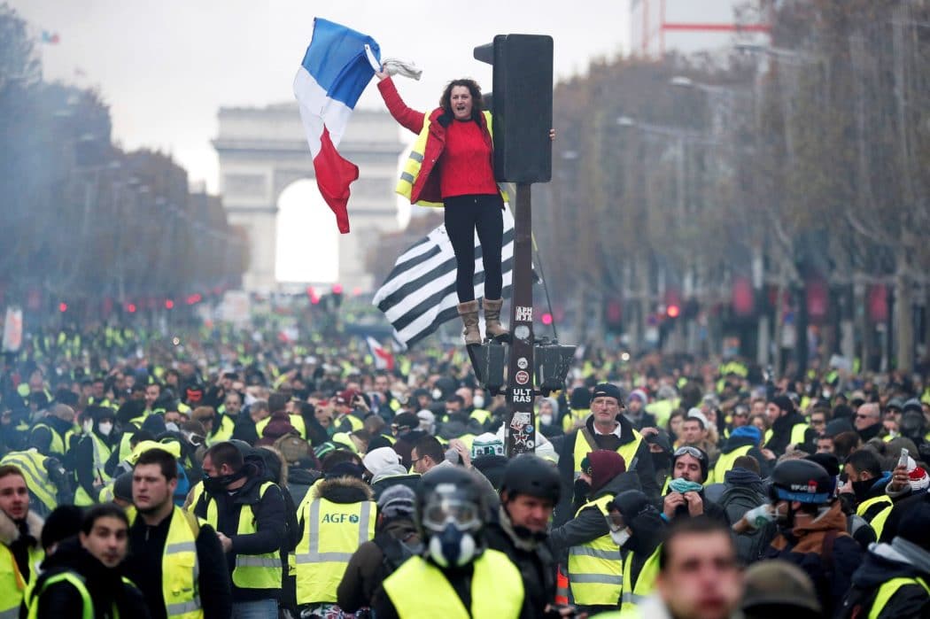 У Француској права побуна народа против режима (видео)