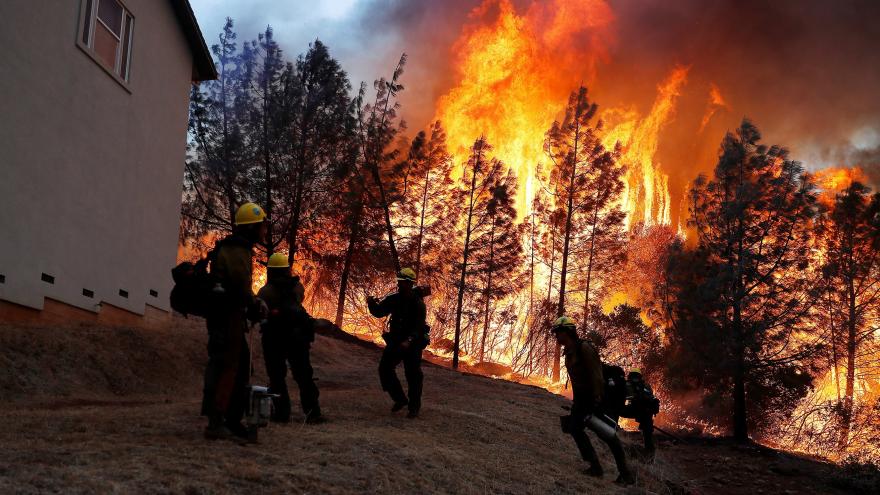 Катастрофални пожари и даље харају Калифорнијом: 63 мртвих, стотине несталих (видео)