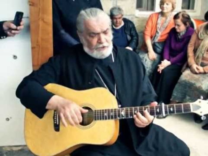 Отац Војислав Војо Билбија - Европа (видео)