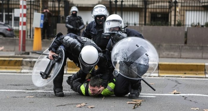 Полиција у Белгији затварала демонстранте "Жутих прслука" у штале
