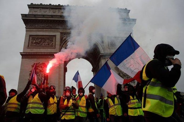БИТКА ЗА ПАРИЗ: Погледајте како су Французи разбили Жандармерију (видео)