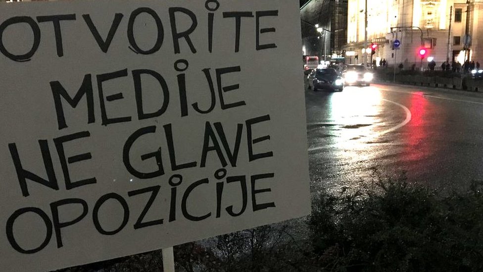 Београд: Данас у 18 часова испред Филозофског факултета протест опозиције "Хајде да се пребројимо"