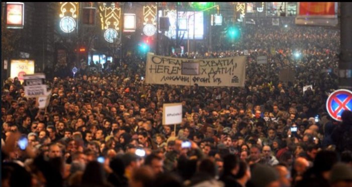 Руска агенција: На улицама Београда више од 50.000 људи протестовало против председника Александра Вучића