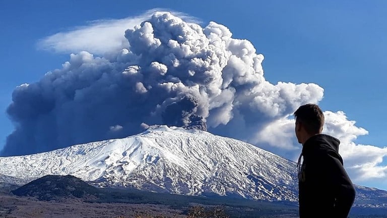 Ерупција вулкана Етна (видео)