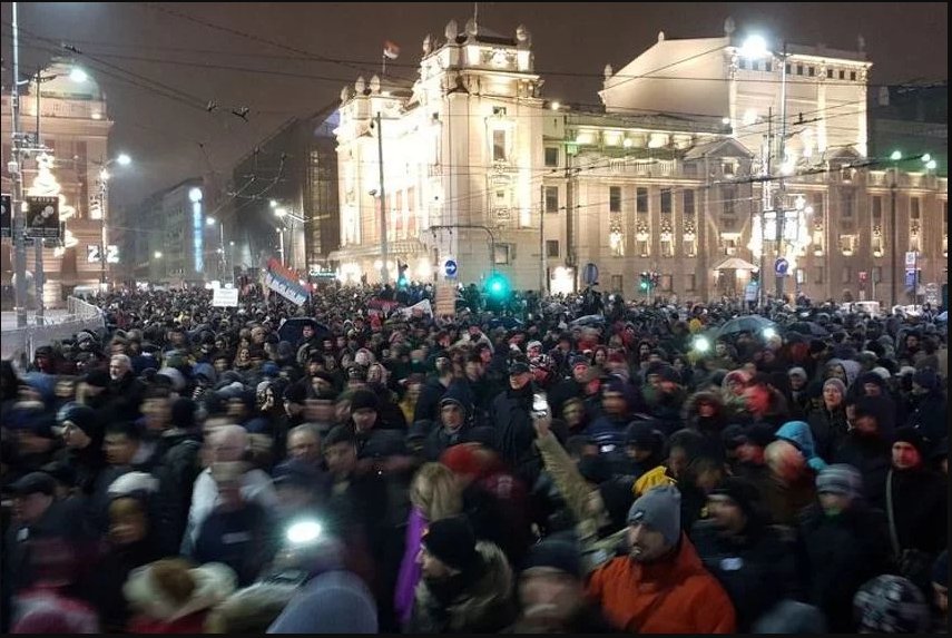 Србија: Протести опозиције све масовнији и у све више градова (видео)