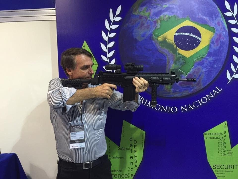 Новоизабрани бразилски председник потписао указ којим се ублажавају прописи за поседовање ватреног оружја